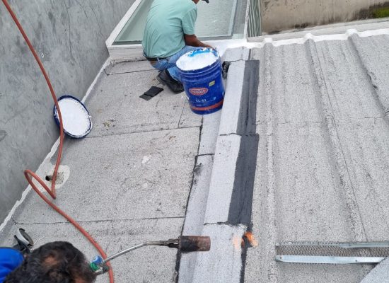 Aplicación de sello Impermeable en Azoteas